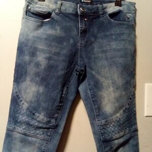 Tractor brand ladies blue jeans. Size 9. Straight leg.